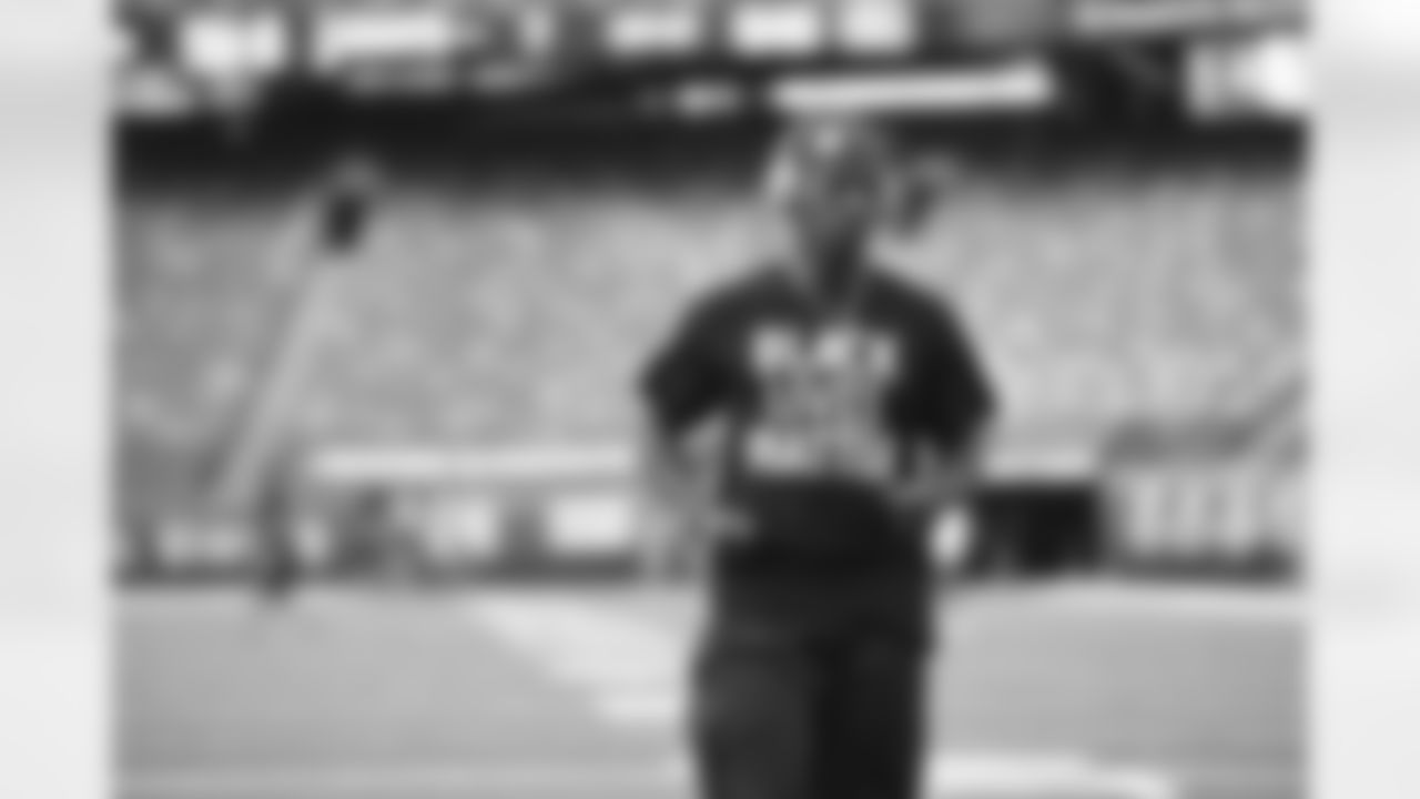 Pittsburgh Steelers cornerback Mike Hilton (28) warms up before a regular season game between the Pittsburgh Steelers and the New York Giants, Monday, Sept. 14, 2020 in East Rutherford, NJ. (Karl Roser / Pittsburgh Steelers)