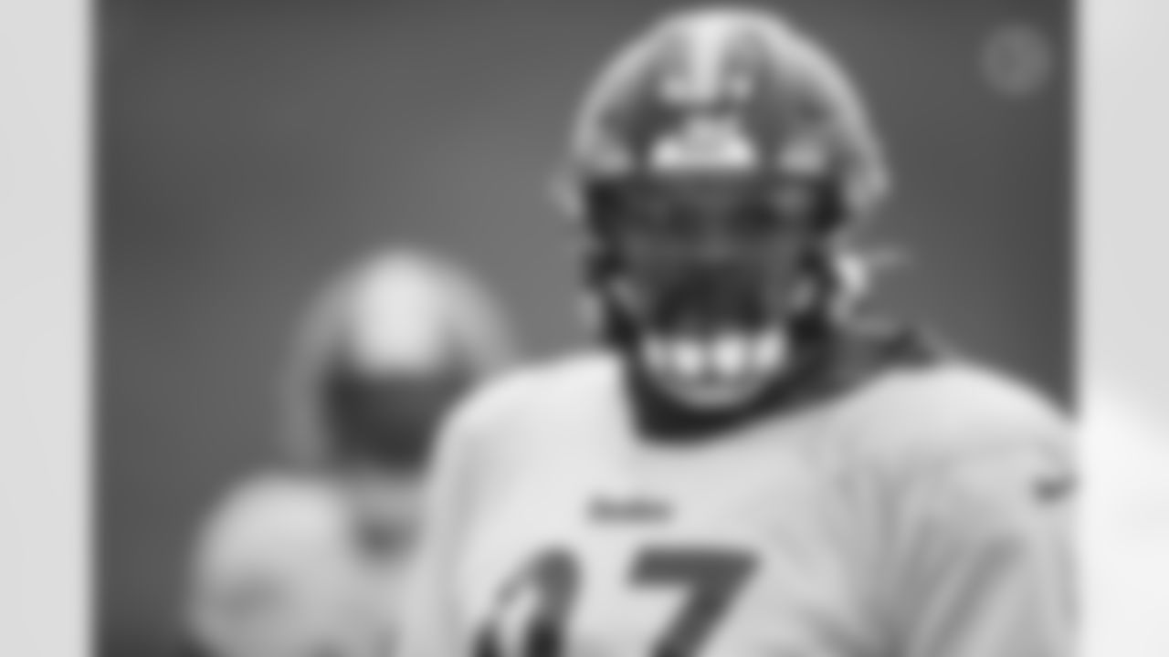 Pittsburgh Steelers defensive tackle Cameron Heyward (97) during practice at the UPMC Rooney Sports Complex preparing for a Week 15 matchup against the Tennessee Titans, Wednesday, Dec. 15, 2021 in Pittsburgh, PA. (Karl Roser / Pittsburgh Steelers)