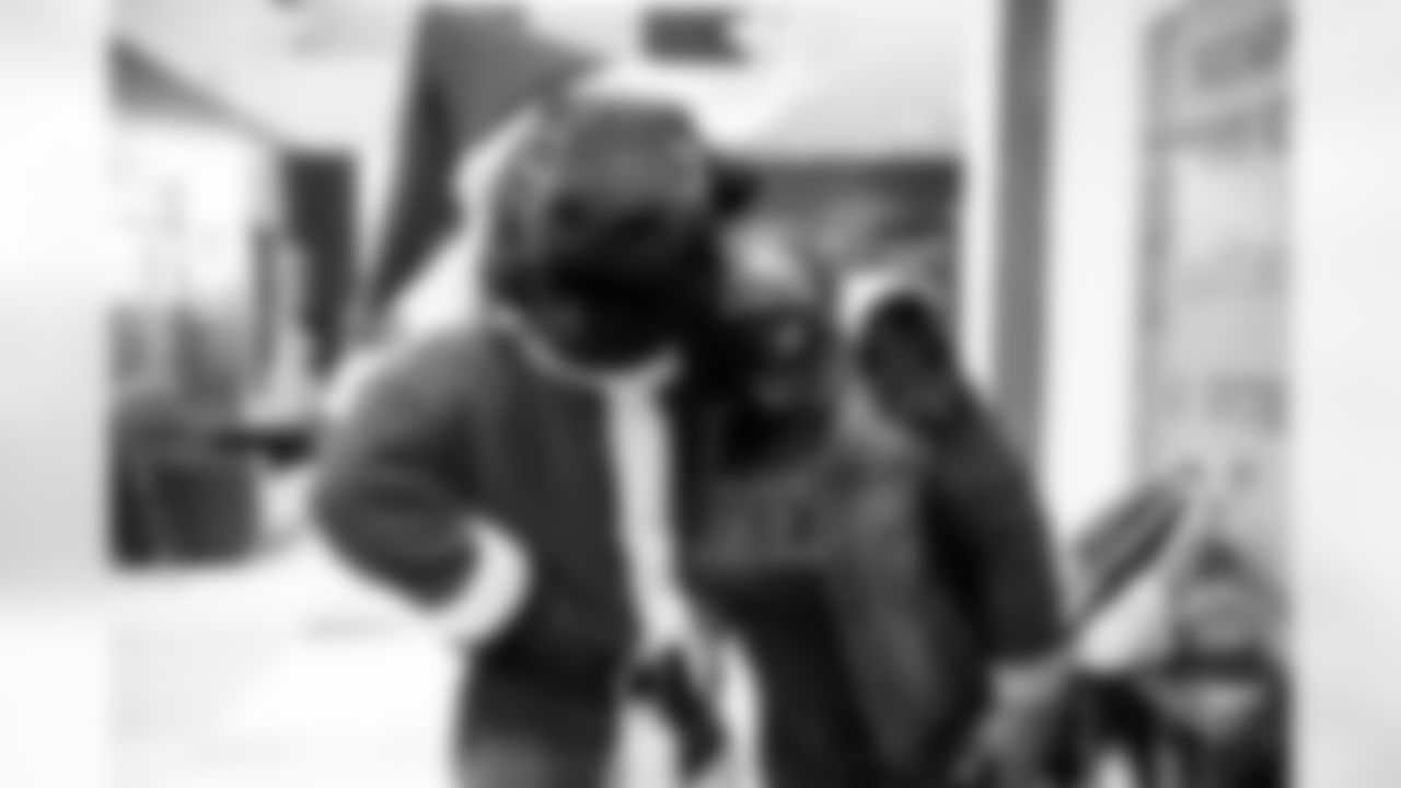 An image from Tyrod Taylor's holiday event in Houston, TX on Dec. 21, 2021.