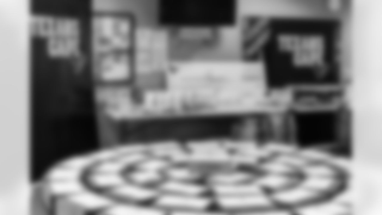 0044_LadyTexans-WomensShelter_110520_MCW