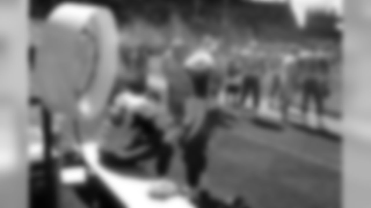 Ryans and linebacker Mike Vrabel cool down in the second quarter.