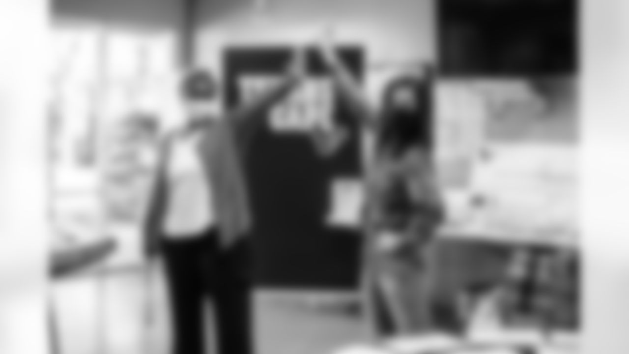 0065_LadyTexans-WomensShelter_110520_MCW