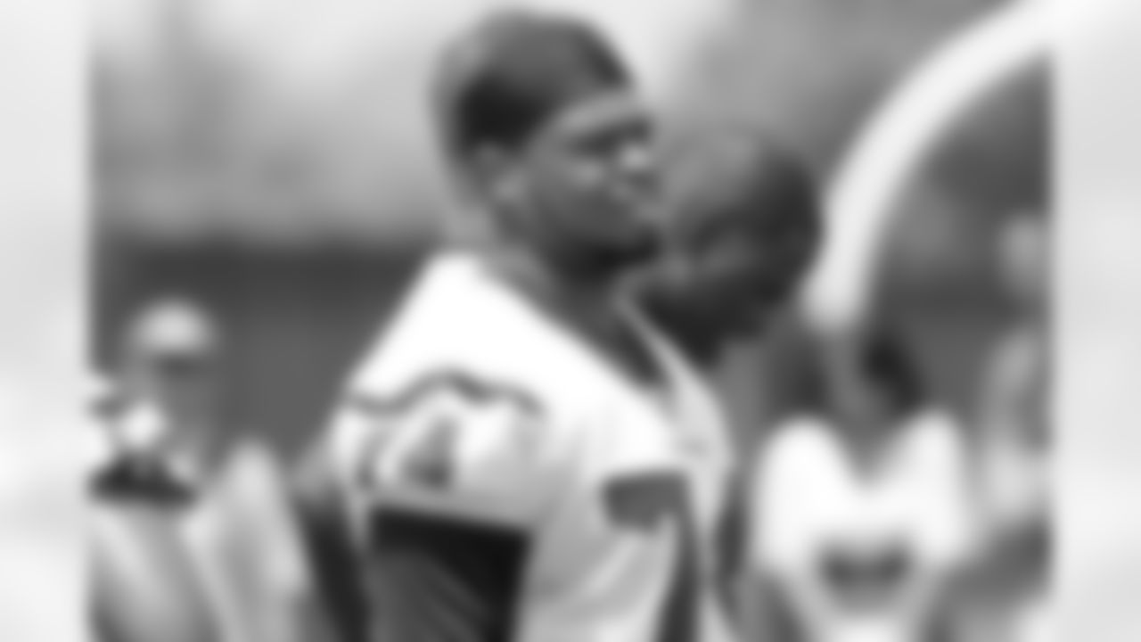 Offensive lineman Wade Smith