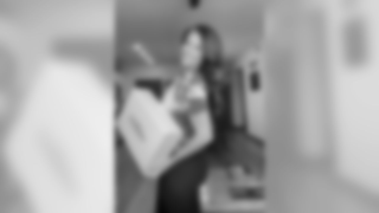 Taryn Britt - B5BB329E-1A4A-4EC8-BACA-722F7D032C3E