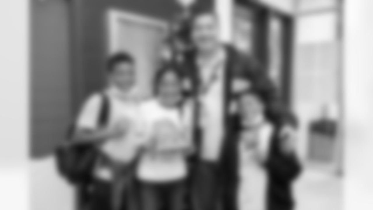 An image from Tyrod Taylor's holiday event in Houston, TX on Dec. 21, 2021.