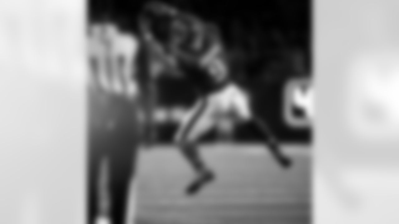 2022_1103_Eagles_Home_9042