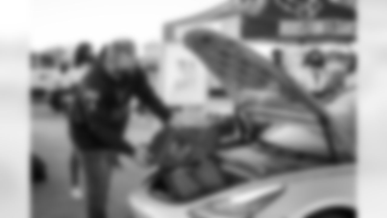 0054_TexansUSOThanksgiving_111920_MCW