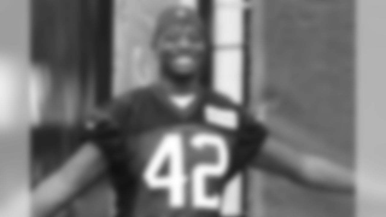 OLB, Chris Landrum, 42