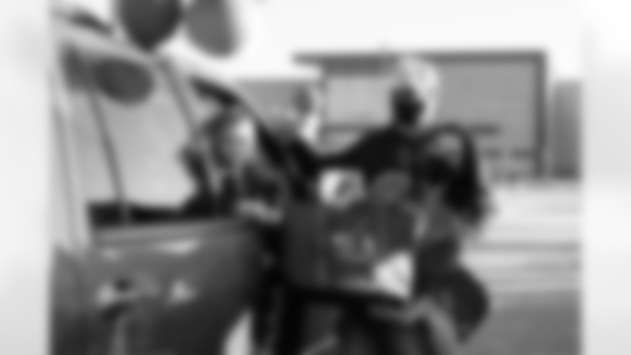 0025_TexansUSOThanksgiving_111920_MCW