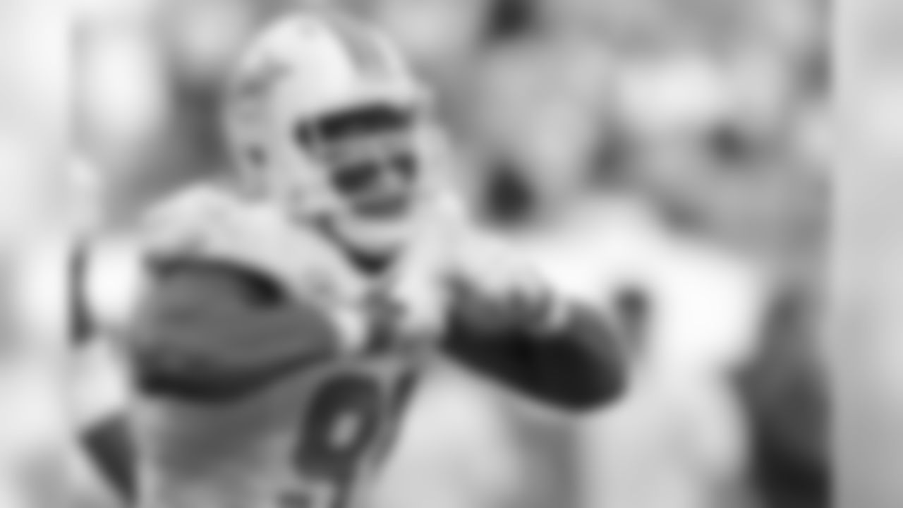 Week 7 (Away) - Consistency and tenacity are hallmarks throughout Wake's career. He finished last year with 11.5 sacks and his third-straight Pro Bowl berth (four in five years).
Key Stat: Wake had four multi-sack games in 2014, but didn't have more than 2.0 in any one game.