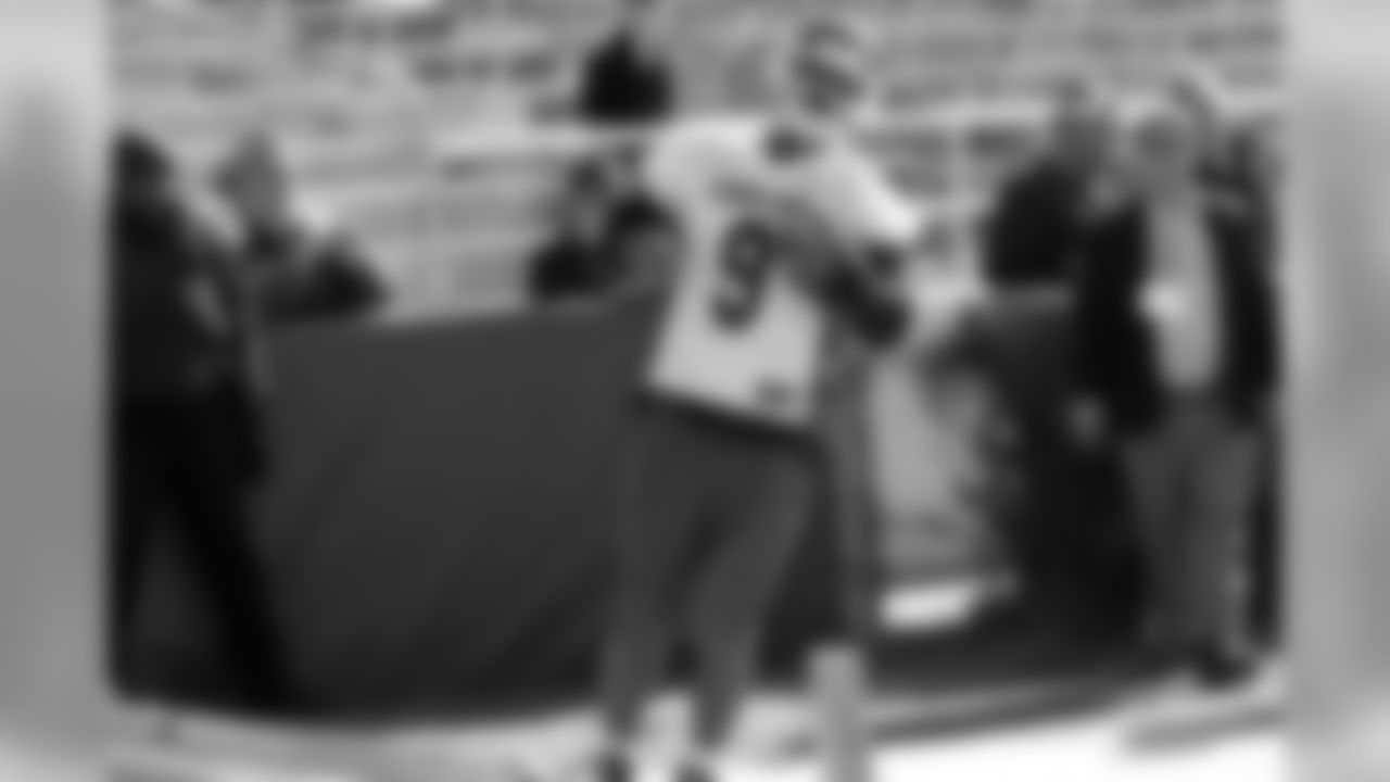 Oklahoma wide receiver Juaquin Iglesias celebrates a touchdown catch.