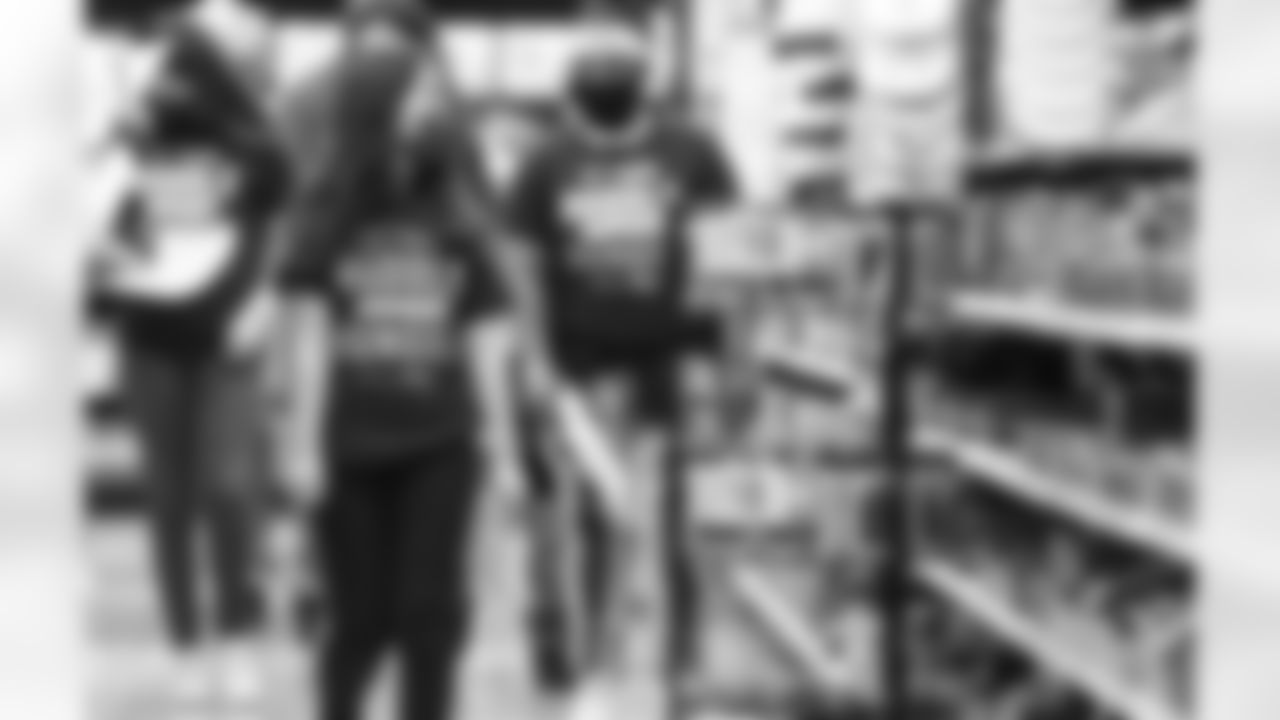 An image from the May 18, 2021 CD Huddle Against Hunger Kroger event in Houston, TX.