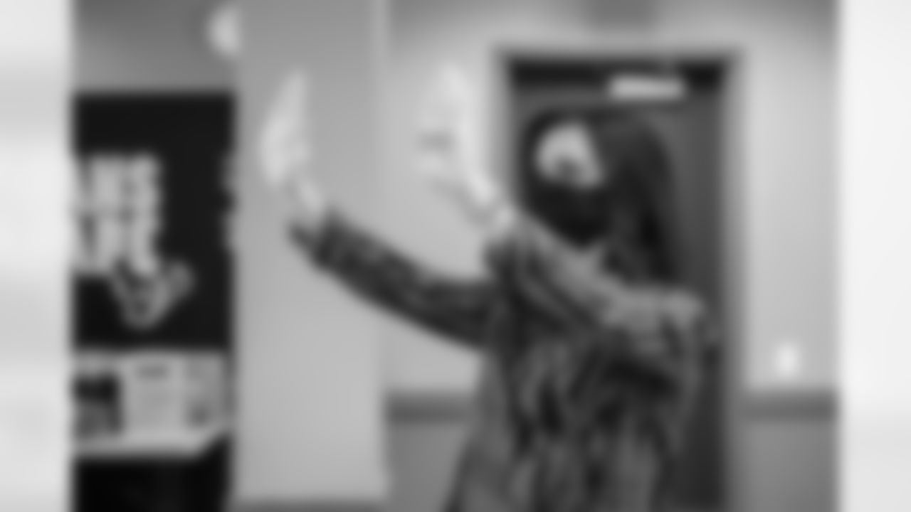 0063_LadyTexans-WomensShelter_110520_MCW
