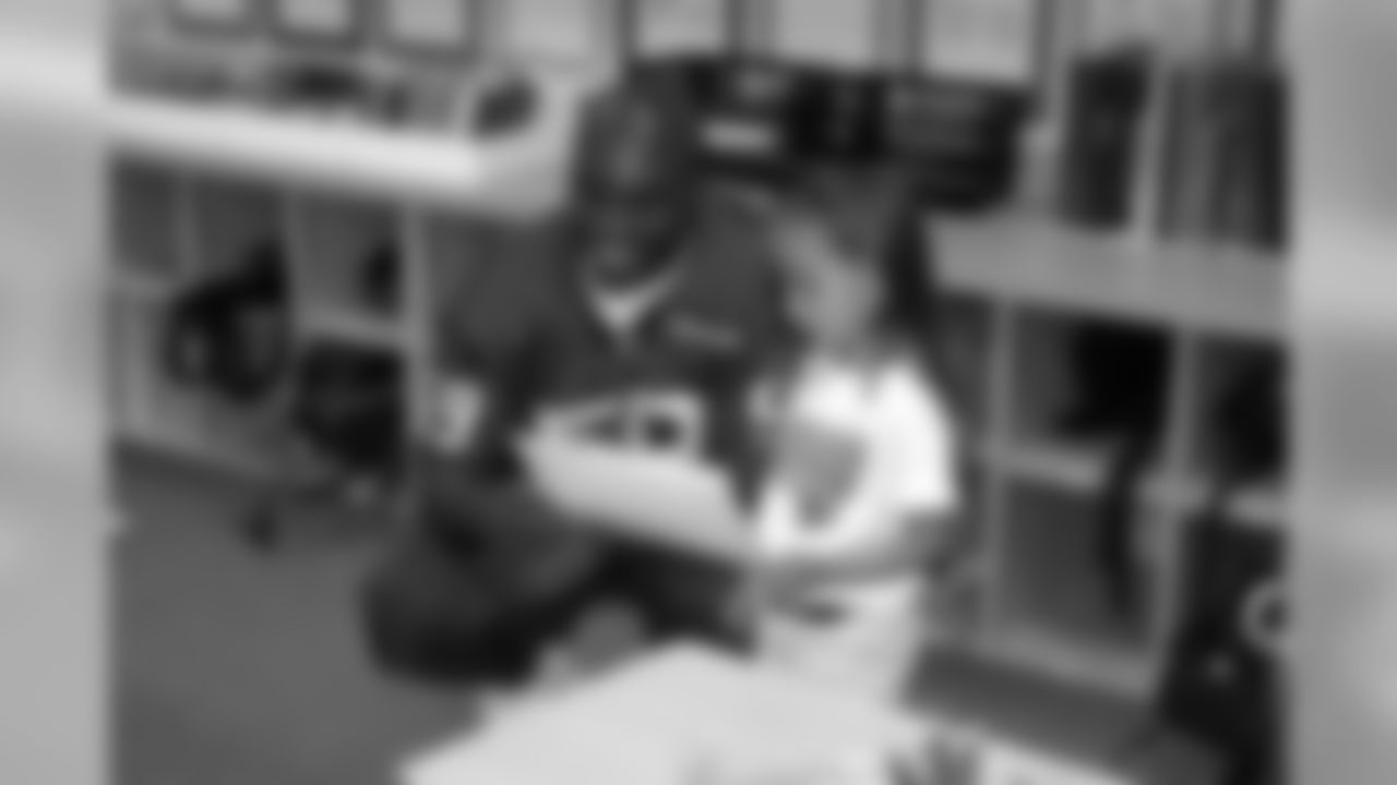 "Take a Texan to School Day" with DeMeco Ryans