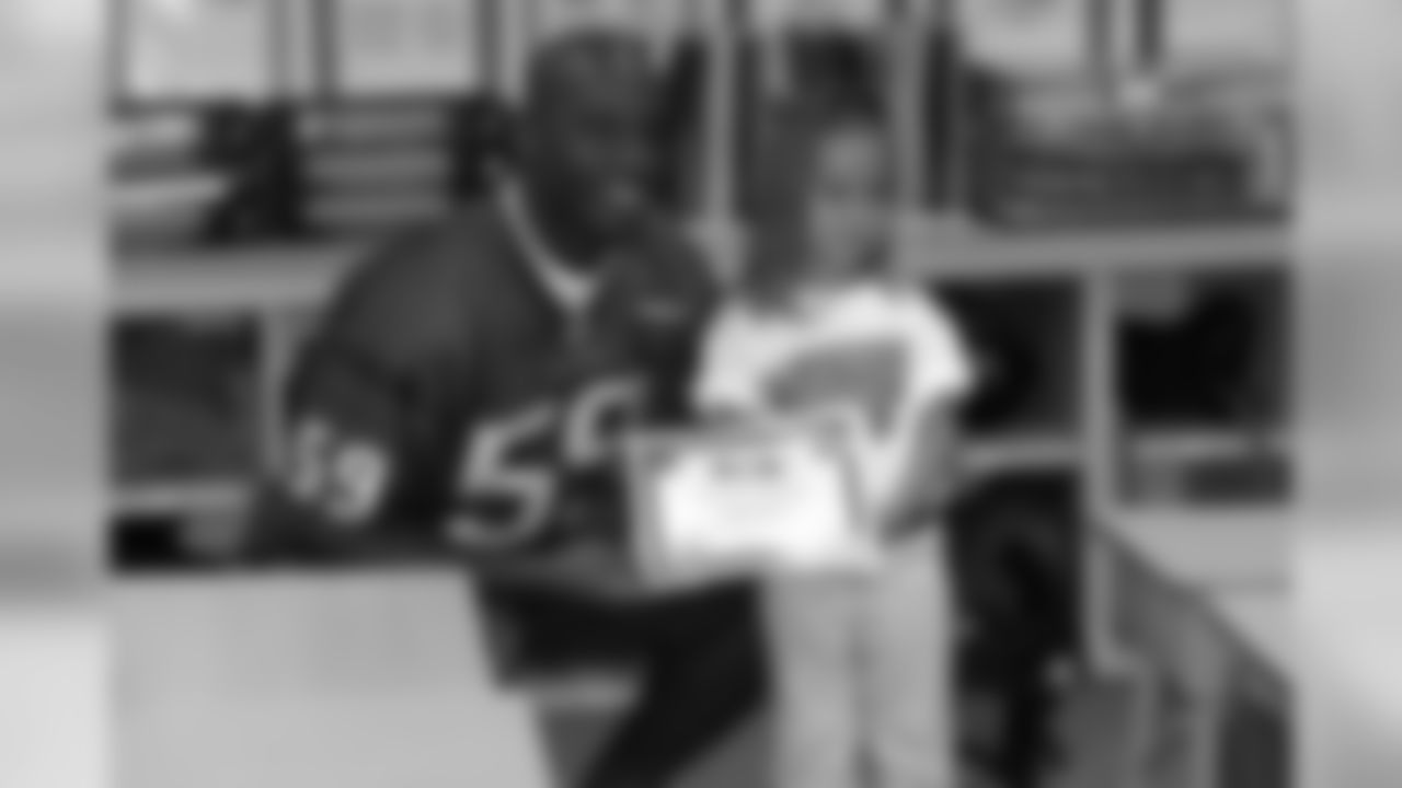 "Take a Texan to School Day" with DeMeco Ryans
