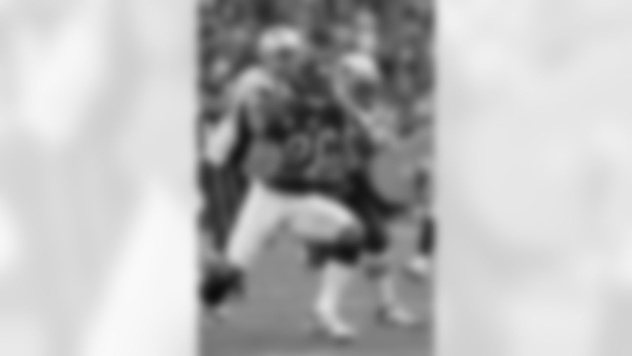 Williams rush Patriots-Texans_MW_1347