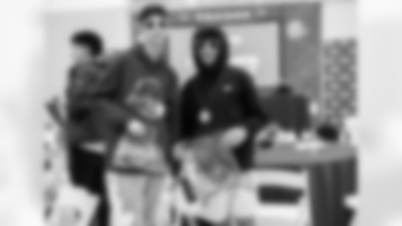 2022_1114_CorporateDevelopment_FamilyFinancialLiteracyNight_0092