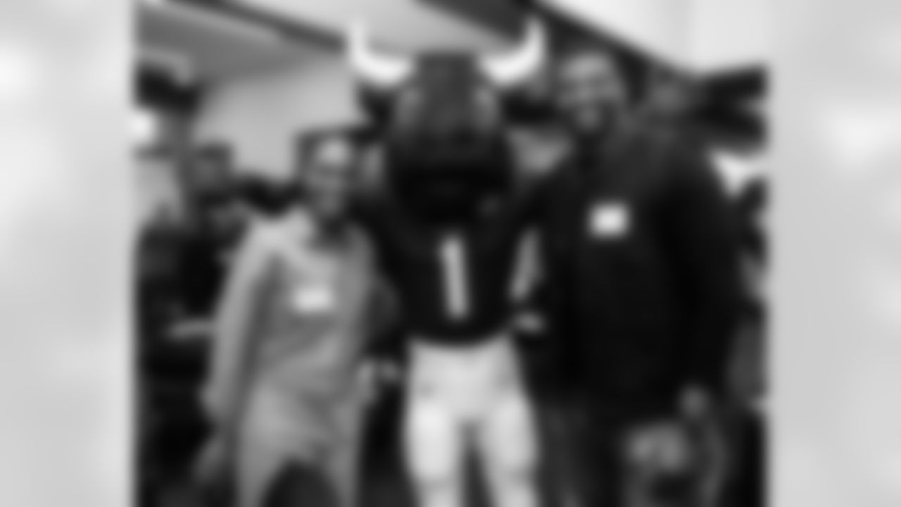 An image from the Houston Texans and Amegy Bank Small Business Boost Presentation at Amegy Bank Tower in Houston, TX, on March 11, 2022.
