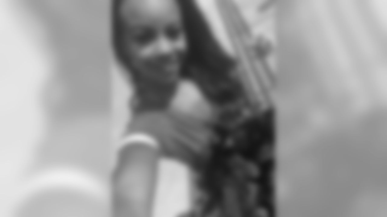 Jasmine Thomas - E761A7AD-3B4E-4619-8842-C28A979FC115