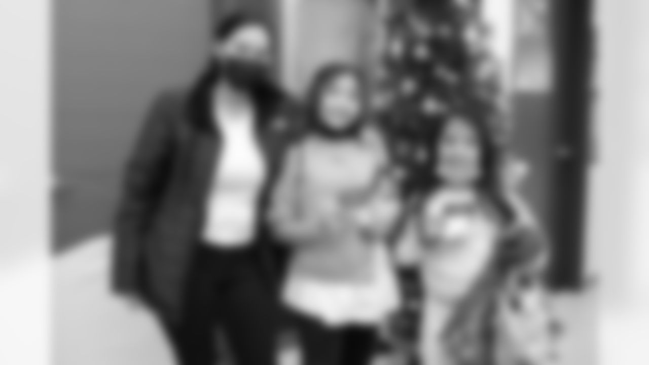 An image from Tyrod Taylor's holiday event in Houston, TX on Dec. 21, 2021.