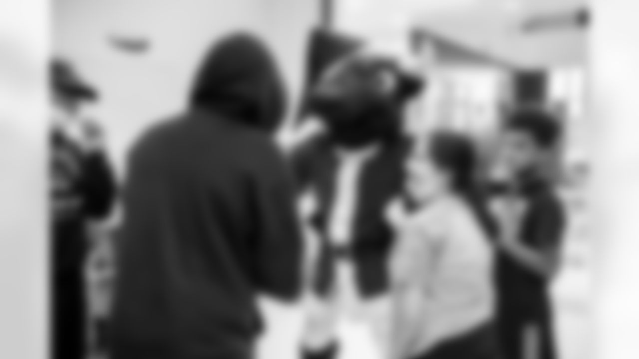 An image from Tyrod Taylor's holiday event in Houston, TX on Dec. 21, 2021.
