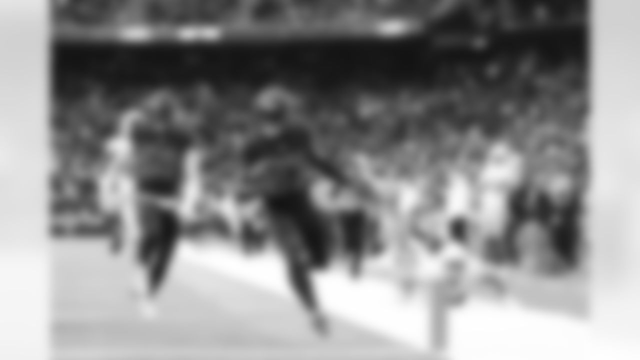 An image from the regular season week 16 game against the Los Angeles Chargers at NRG Stadium in Houston, TX on Dec. 26, 2021.