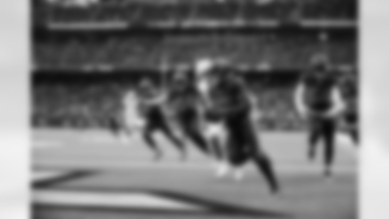 An image from the regular season week 16 game against the Los Angeles Chargers at NRG Stadium in Houston, TX on Dec. 26, 2021.