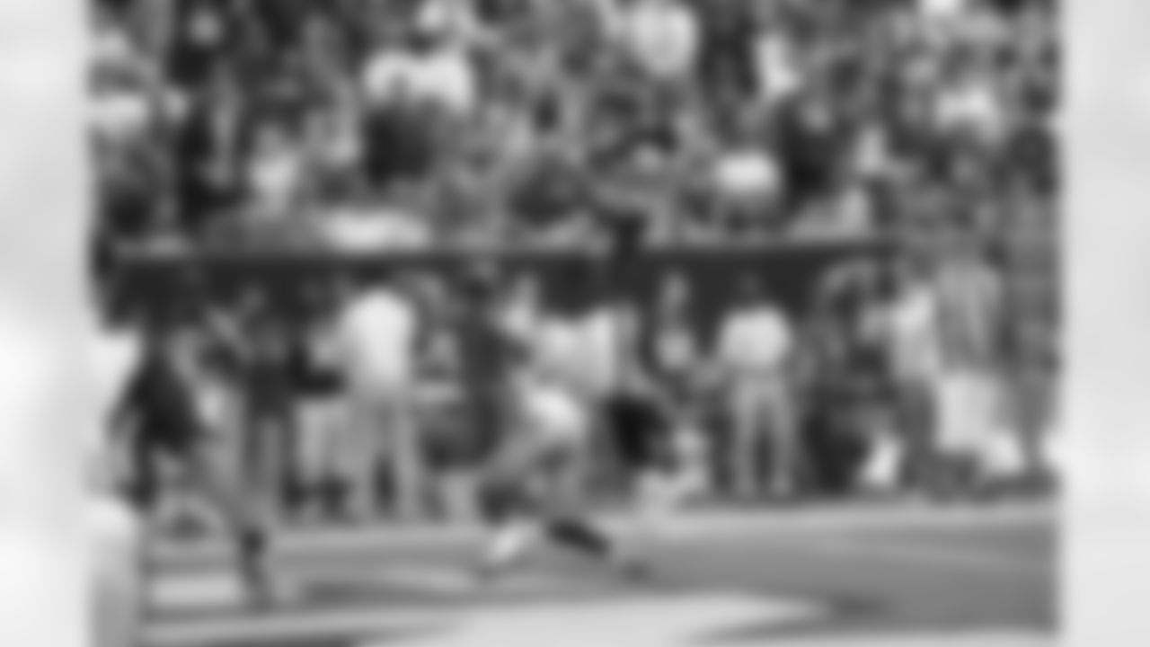 Johnson TD catch_M7V0682