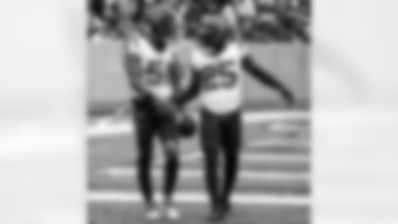An image from the regular season week 11 game against the Tennessee Titans at Nissan Stadium in Nashville, TN, on Nov. 21, 2021.