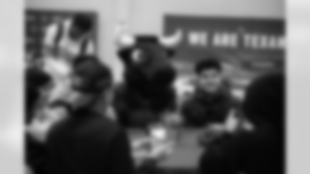 2022_1114_CorporateDevelopment_FamilyFinancialLiteracyNight_0025