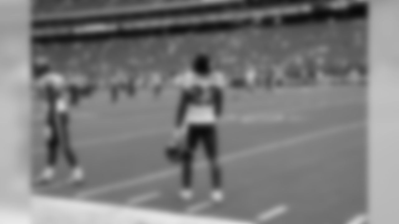 Cornerback Dunta Robinson
