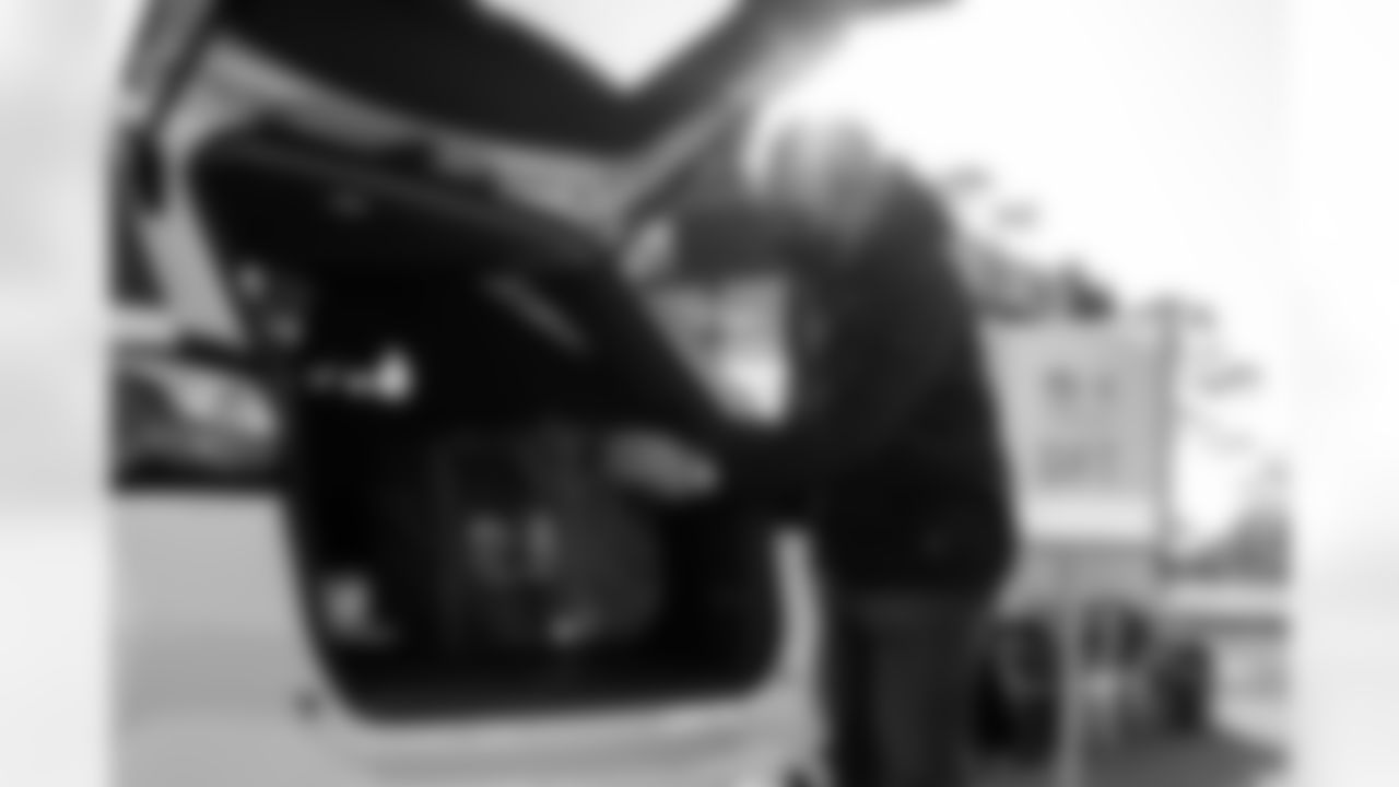 0021_TexansUSOThanksgiving_111920_MCW