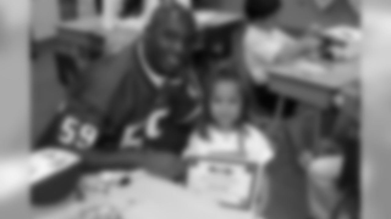 "Take a Texan to School Day" with DeMeco Ryans
