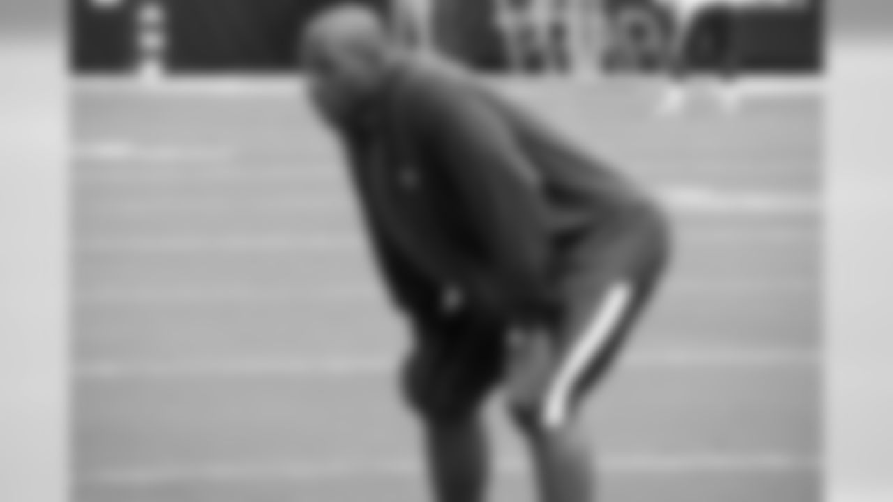 Linebacker DeMeco Ryans runs a drill during warm-ups.