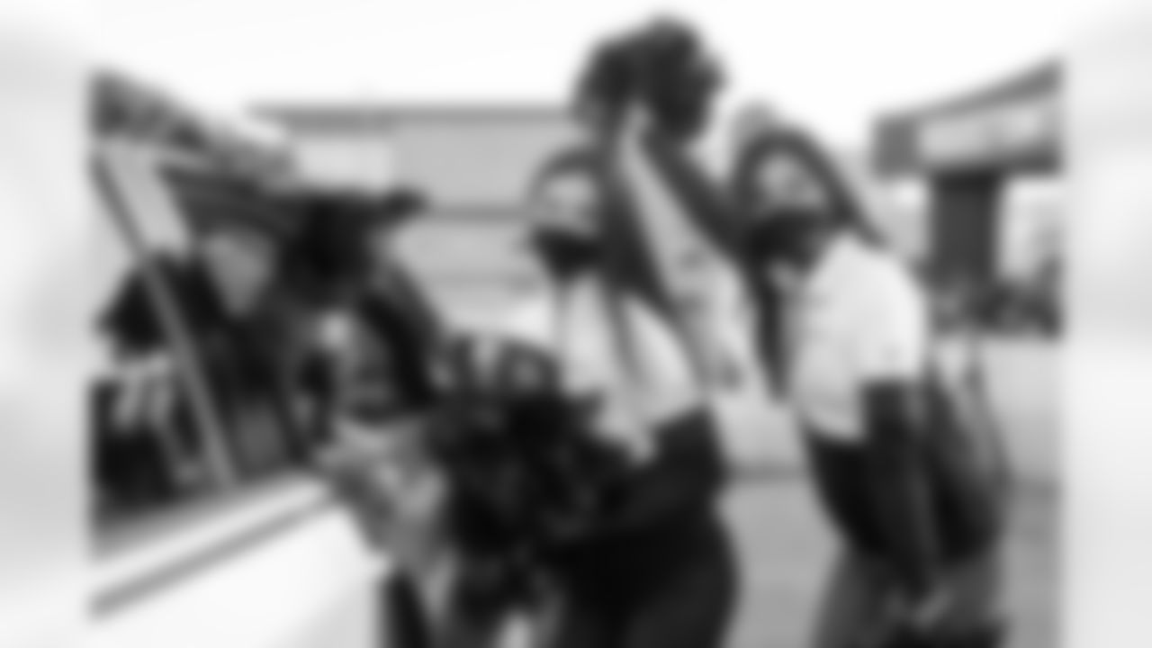 0059_TexansUSOThanksgiving_111920_MCW