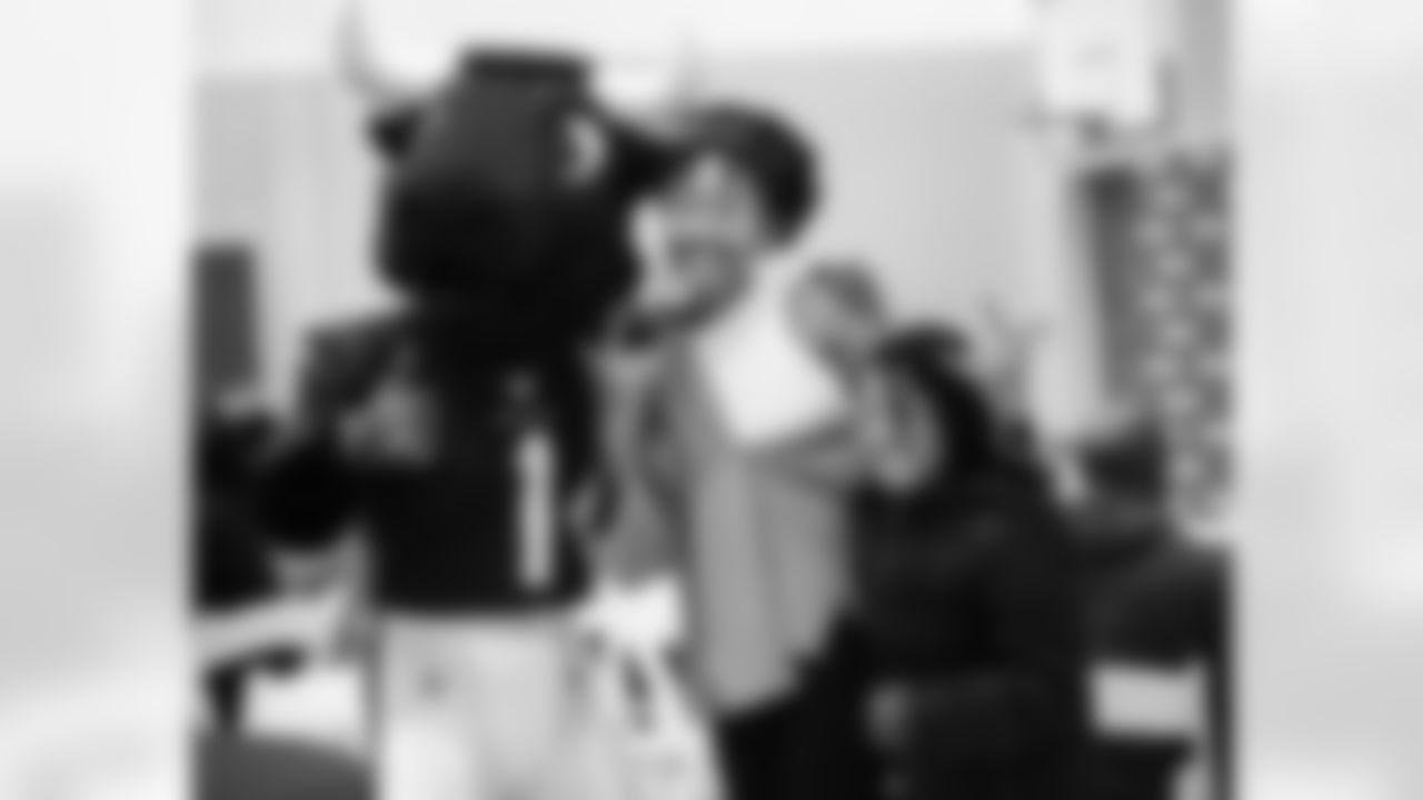 2022_1114_CorporateDevelopment_FamilyFinancialLiteracyNight_0028