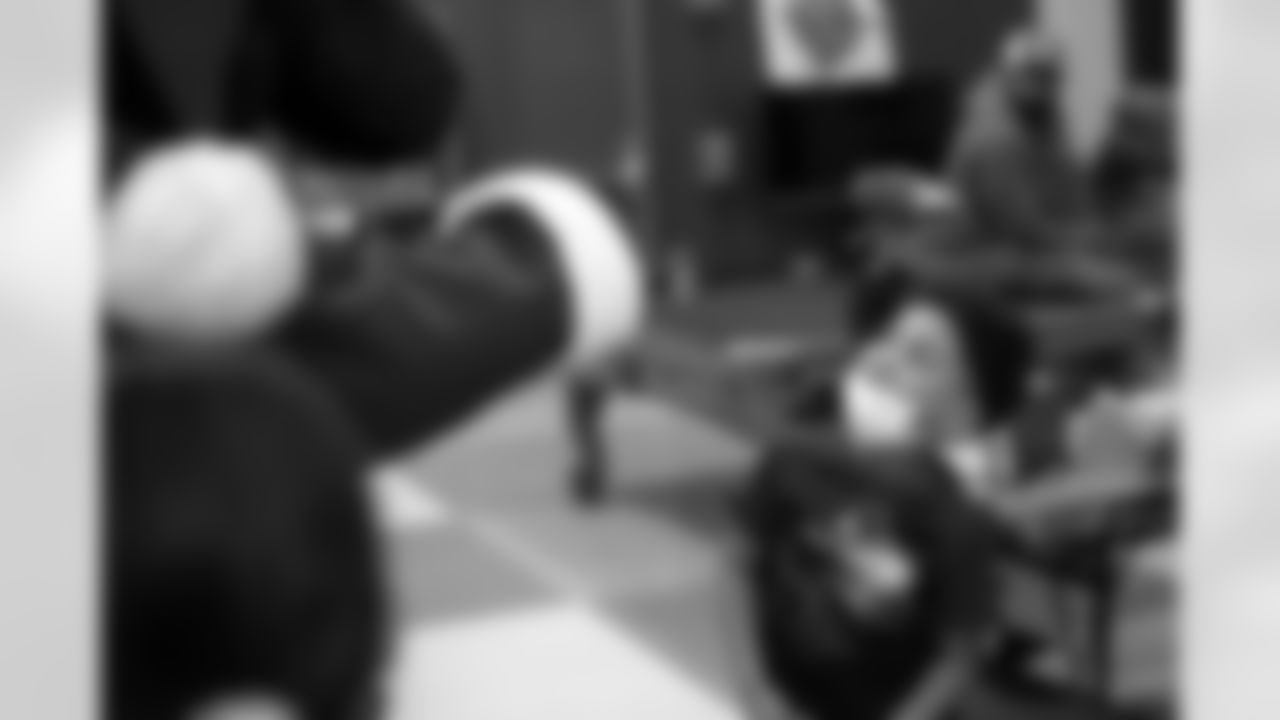 An image from Tyrod Taylor's holiday event in Houston, TX on Dec. 21, 2021.