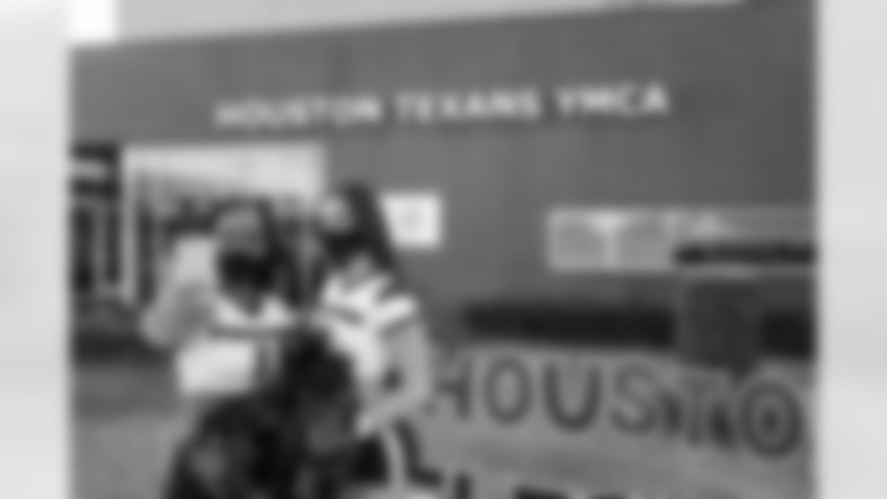 Houston Texans YMCA 10th Anniversary
Houston Texans Cheerleaders and TORO came out to the Houston Texans YMCA to celebrate its 10th anniversary with a drive-through parade, food trucks and so much more.