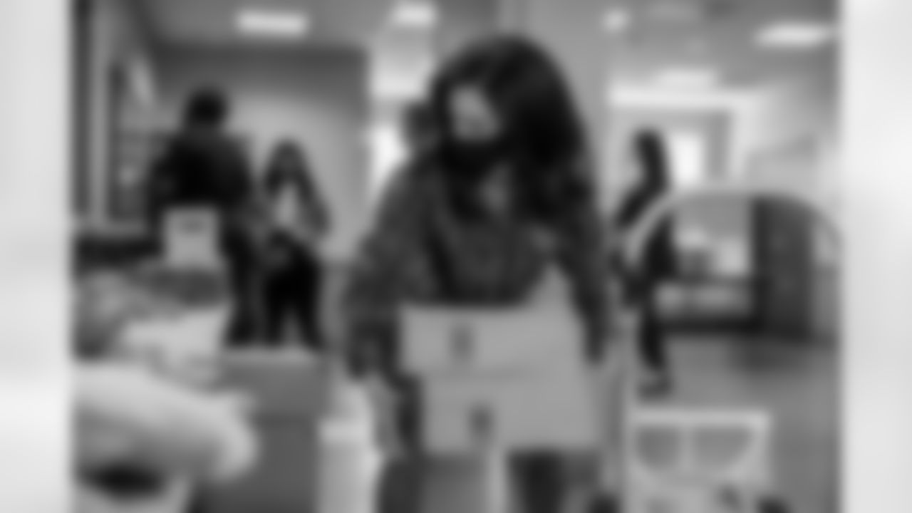 0034_LadyTexans-WomensShelter_110520_MCW