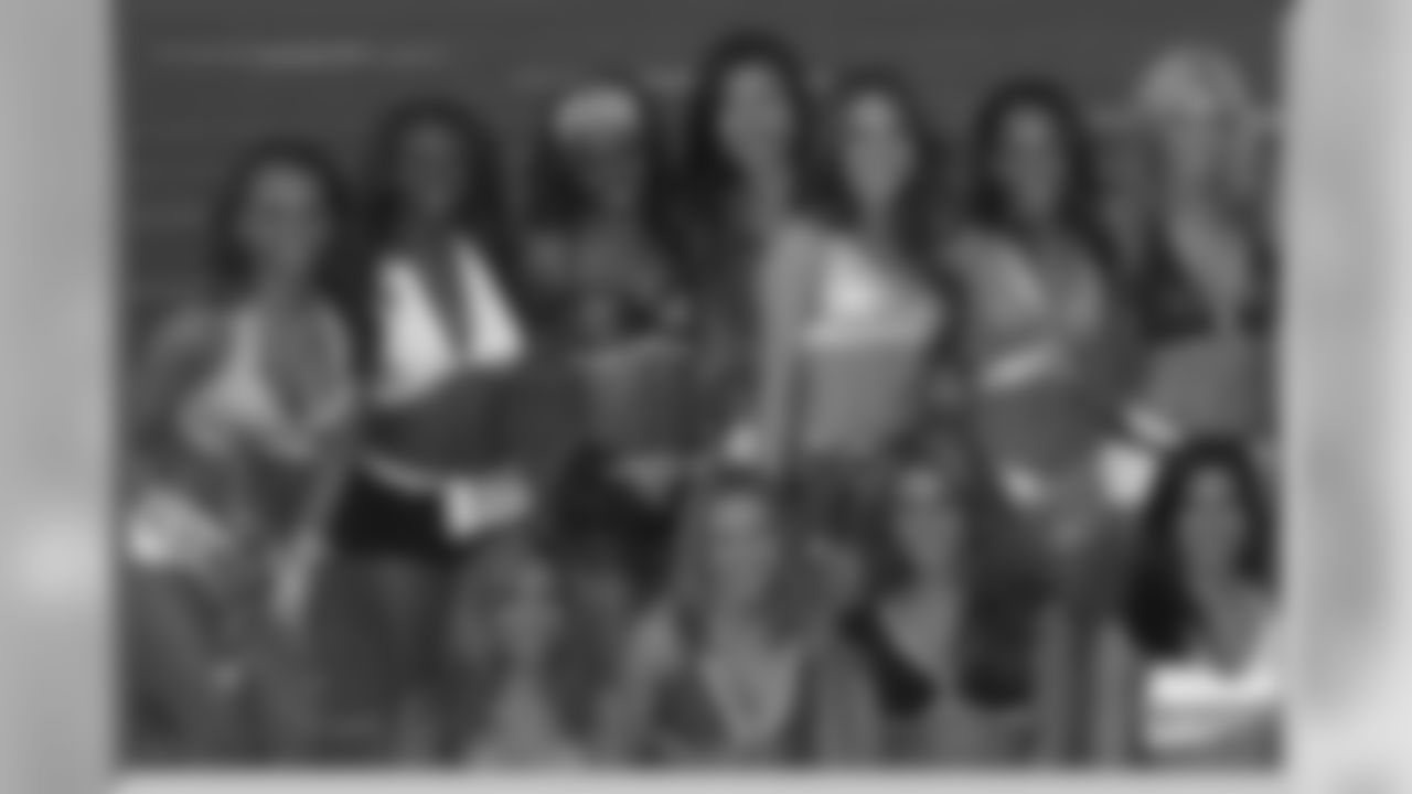 The 2005 edition of the Texans Cheerleaders is officially set.