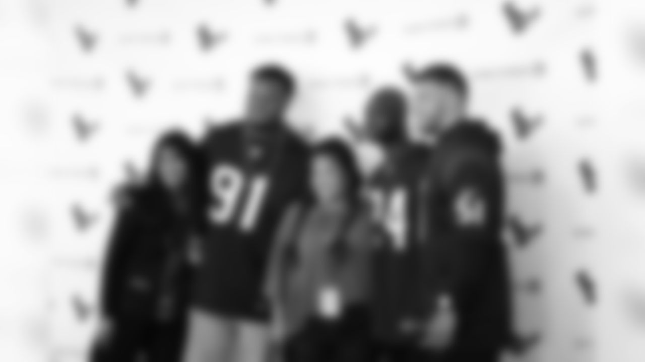 An image from the March 21, 2019 corporate development event at IAH in which Texans players, cheerleaders and TORO visited United Airlines workers and participated in airline operational activities.