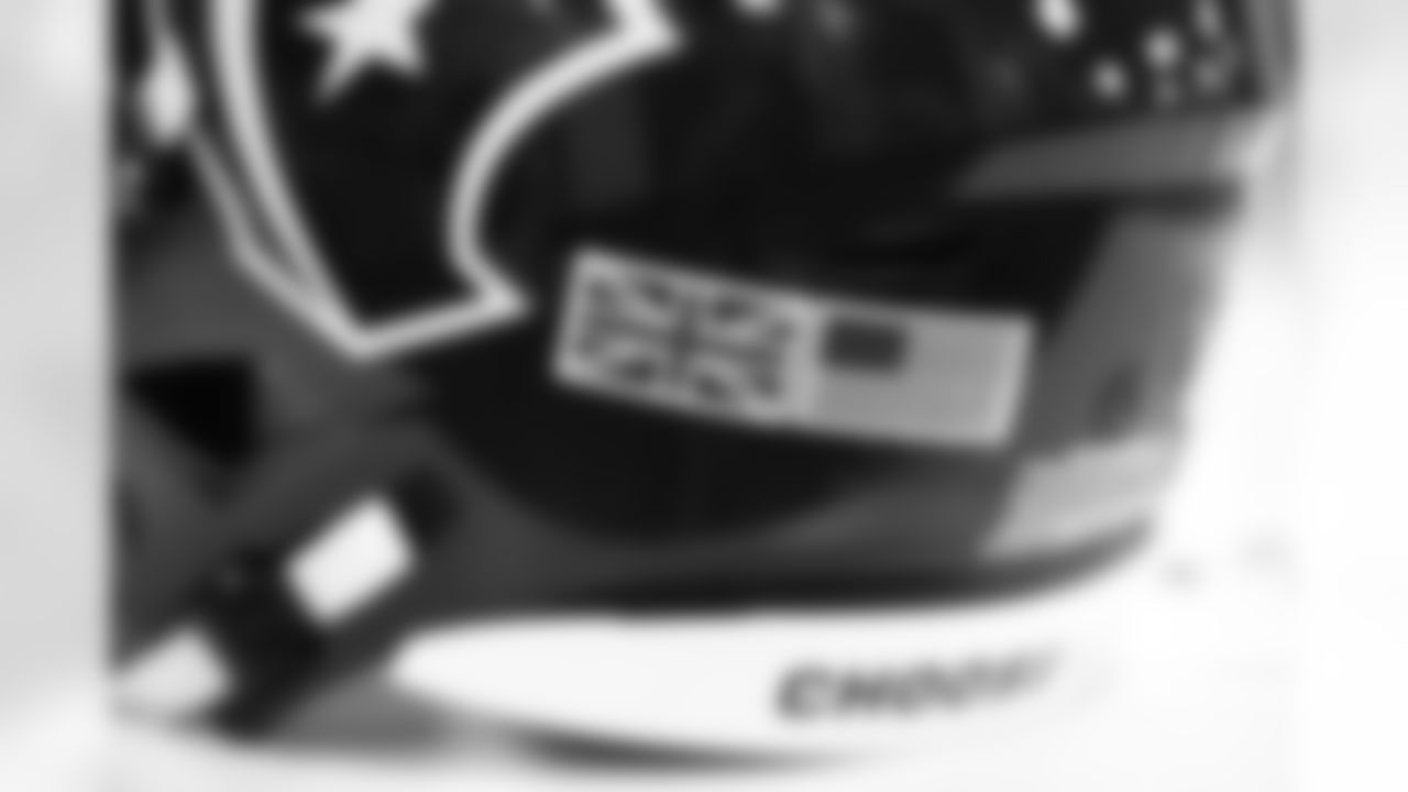 2022_0928_Equipment_InternationalHelmetStickers_0015