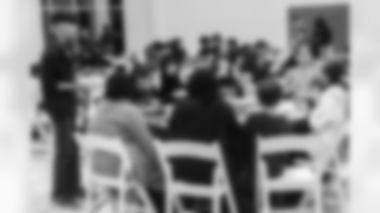 2022_1114_CorporateDevelopment_FamilyFinancialLiteracyNight_0059