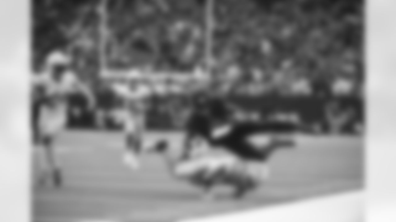An image from the regular season week 16 game against the Los Angeles Chargers at NRG Stadium in Houston, TX on Dec. 26, 2021.