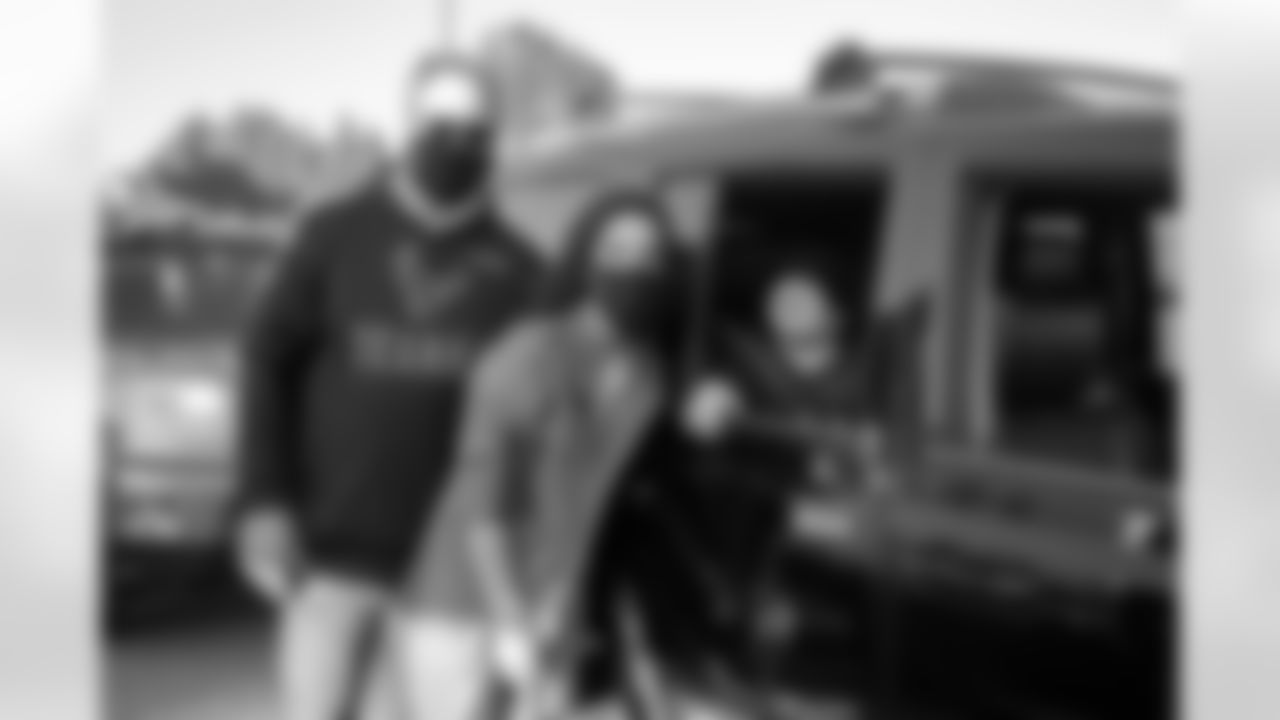 0098_Texans-USOThanksgiving_111920_MCW