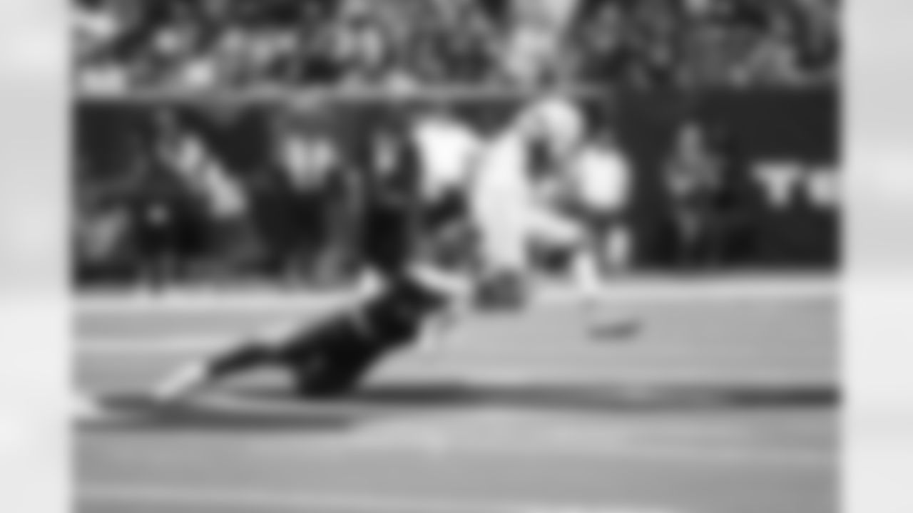 An image from the regular season week 16 game against the Los Angeles Chargers at NRG Stadium in Houston, TX on Dec. 26, 2021.