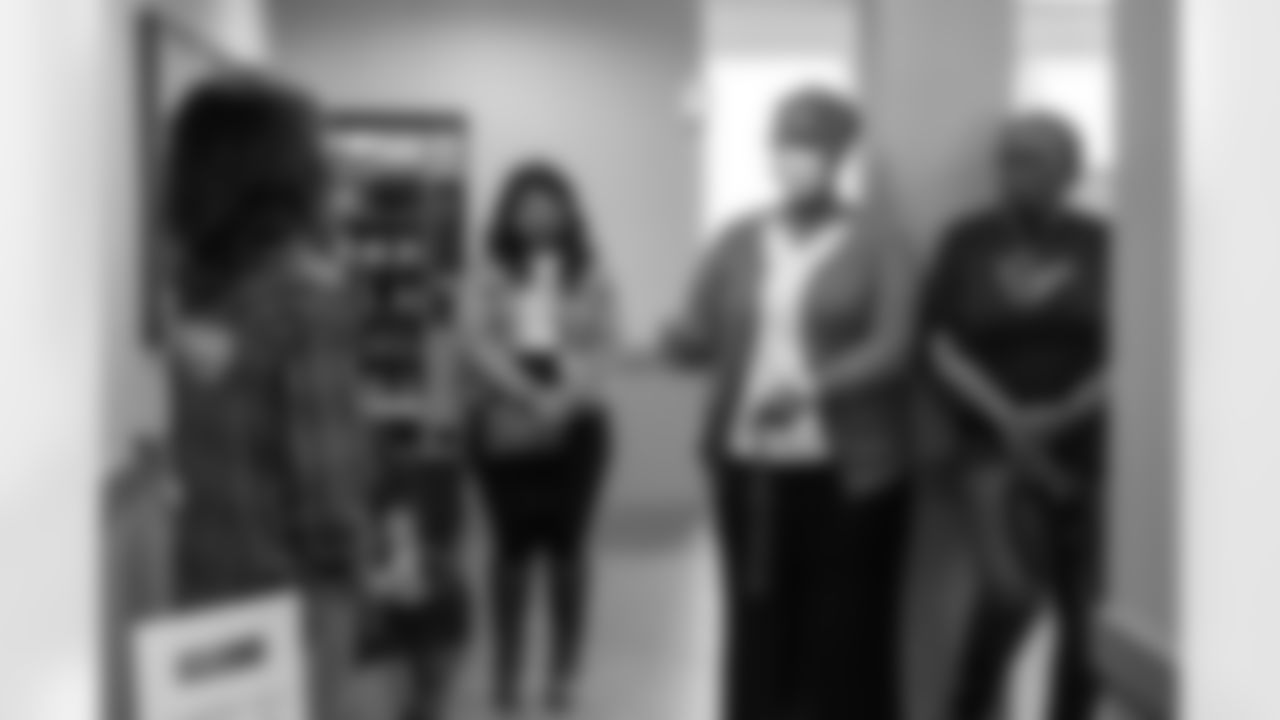 0040_LadyTexans-WomensShelter_110520_MCW