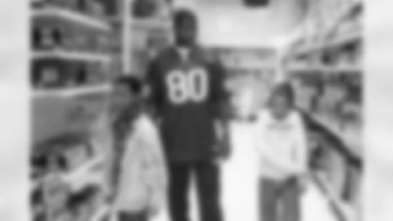 'Dre takes kids on shopping spree