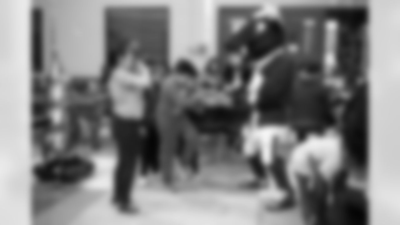 An image from Tyrod Taylor's holiday event in Houston, TX on Dec. 21, 2021.