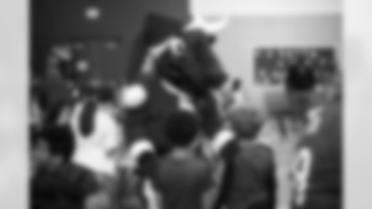 An image from Tyrod Taylor's holiday event in Houston, TX on Dec. 21, 2021.